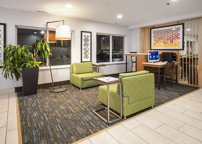 Express Chicago Northwest-vernon Hills By Ihg 2* Vernon Hills