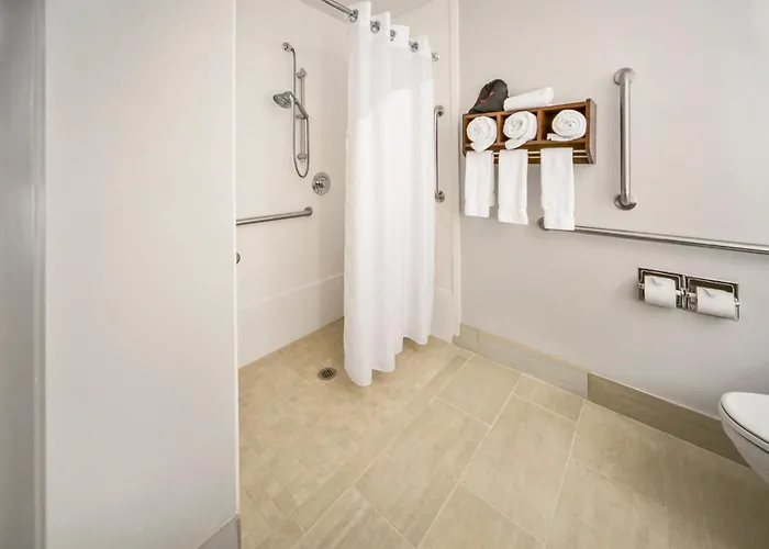 Express Chicago Northwest-vernon Hills By Ihg 2*