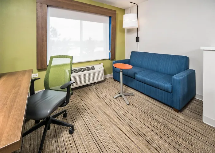 Express Chicago Northwest-vernon Hills By Ihg 2* Vernon Hills