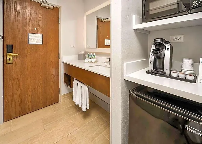 Express Chicago Northwest-vernon Hills By Ihg Hotel Vernon Hills