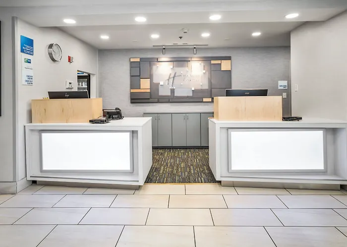 Express Chicago Northwest-vernon Hills By Ihg 2* Vernon Hills