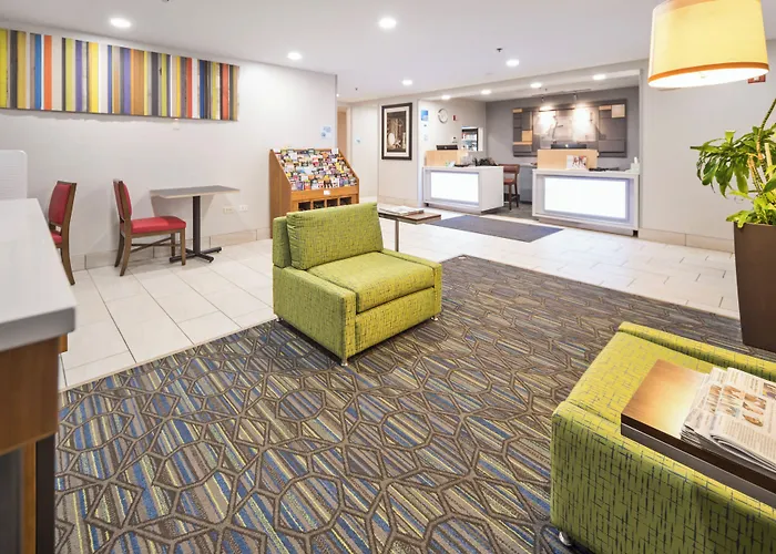 Express Chicago Northwest-vernon Hills By Ihg 2* Vernon Hills