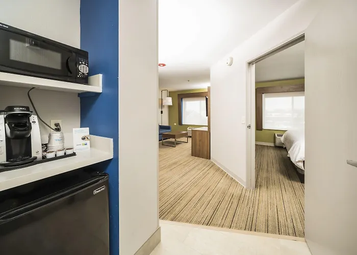 Express Chicago Northwest-vernon Hills By Ihg