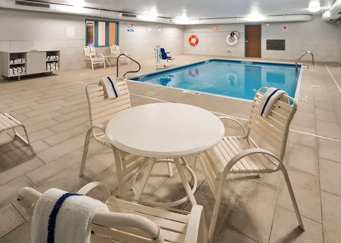 Express Chicago Northwest-vernon Hills By Ihg Hotel 2*