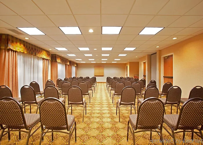 Hotel Express Chicago Northwest-vernon Hills By Ihg 2*