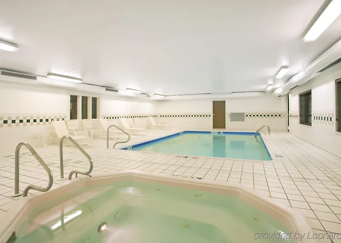 Express Chicago Northwest-vernon Hills By Ihg 2* Vernon Hills