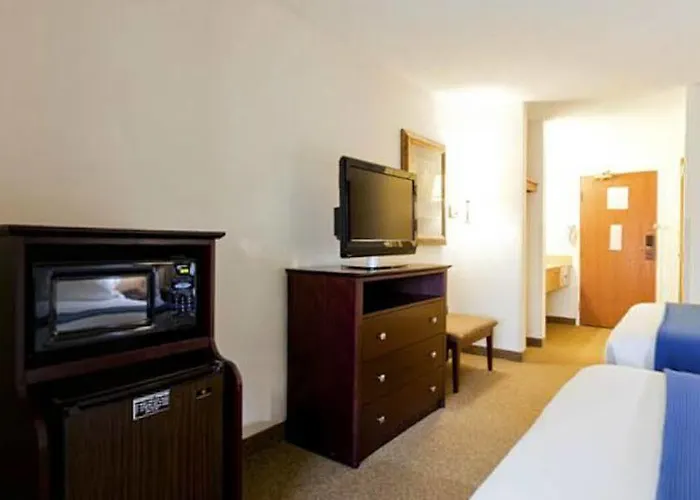 Express Chicago Northwest-vernon Hills By Ihg 2*